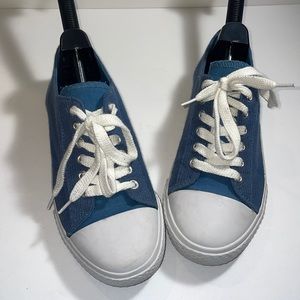 Women’s size 8 shoes